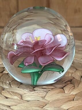 VTG- Dynasty Gallery Glass Pink Lotus Flower Paperweight- Heirloom Collectables